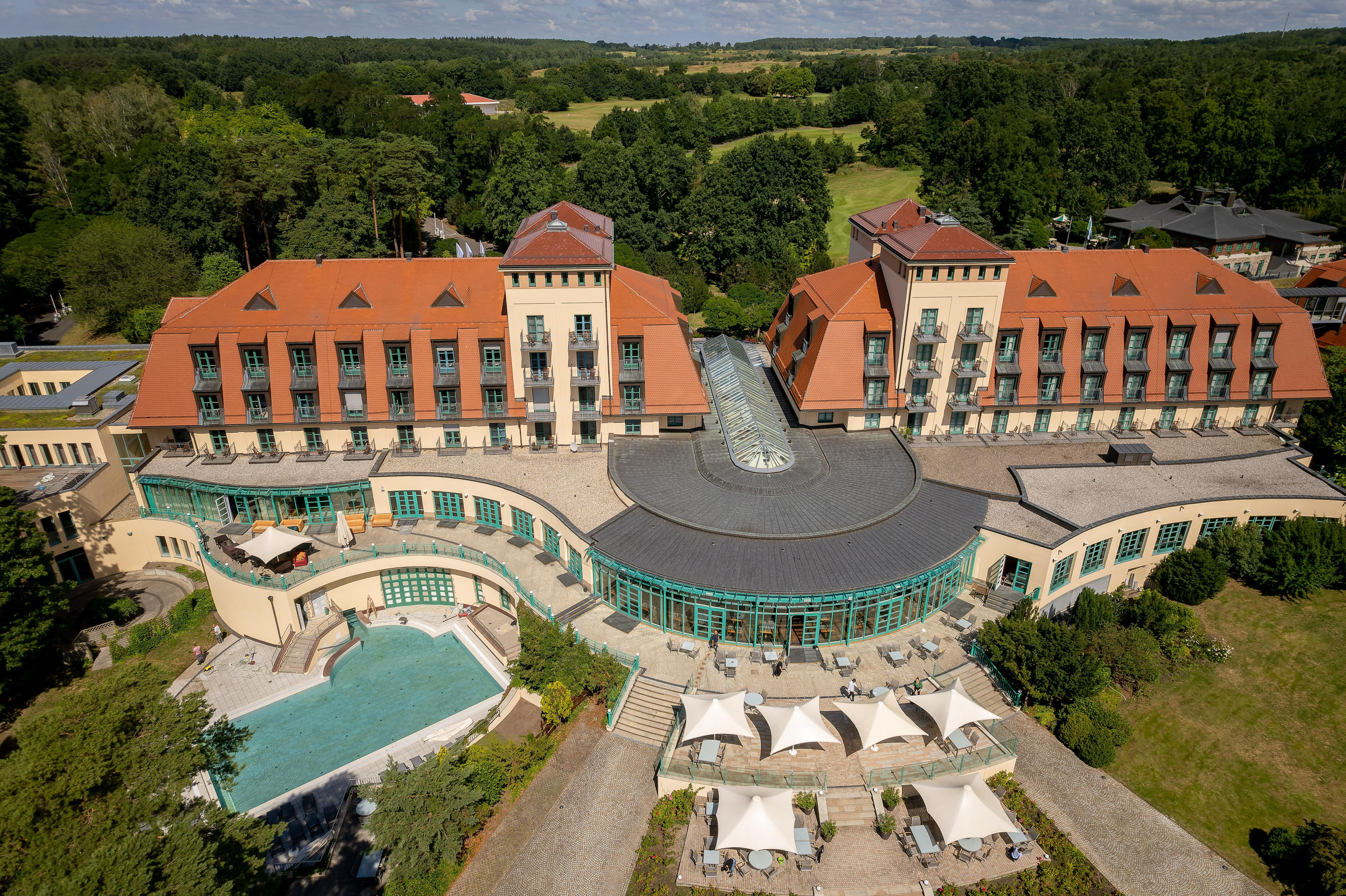 Precise Resort Bad Saarow Dış mekan fotoğraf Aerial view of the hotel